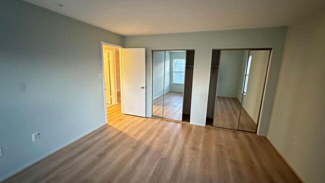 Building Photo - Spacious one bedroom condo located in the summer ridge community!