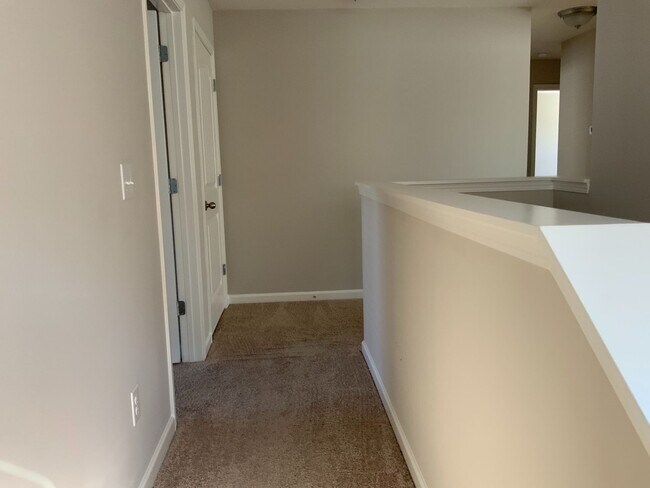 Building Photo - Chelsea Reserve  4 BR / 2.5 Ba / 2 family Room / 2 stories