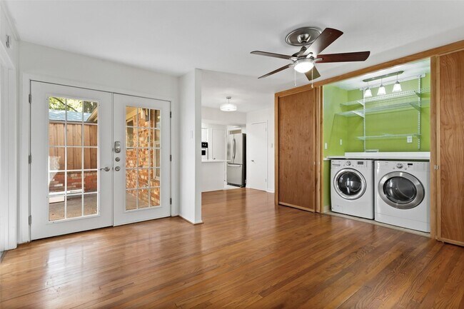 Building Photo - 7475 Brentcove Cir