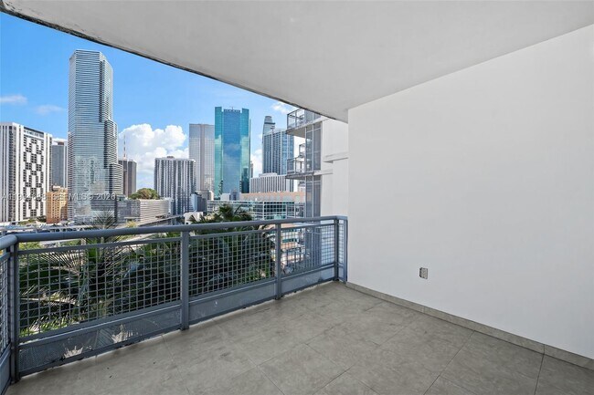 Building Photo - 350 S Miami Ave