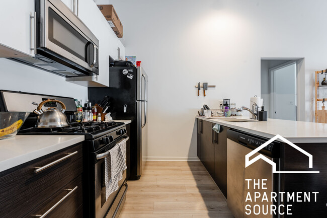 Building Photo - 2022 S Throop St