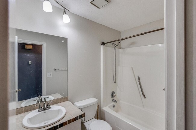 Building Photo - 201 Shadow Cove