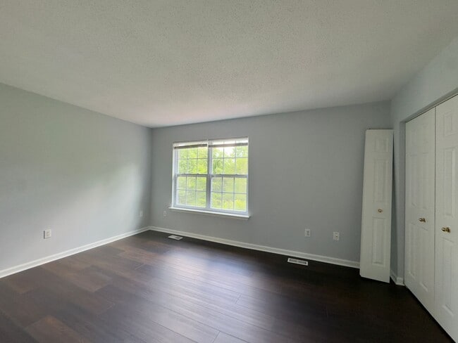Building Photo - Charming 3 Bedroom/2 Bathroom Apartment in...