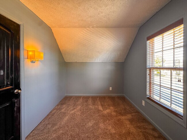 Building Photo - Lovely 4 Bed 2 Bath Home in Hope Mills