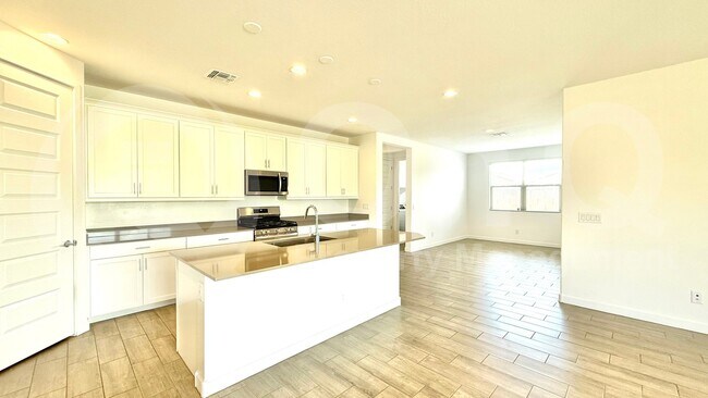 Building Photo - 2064 W Sienna Bouquet Pl