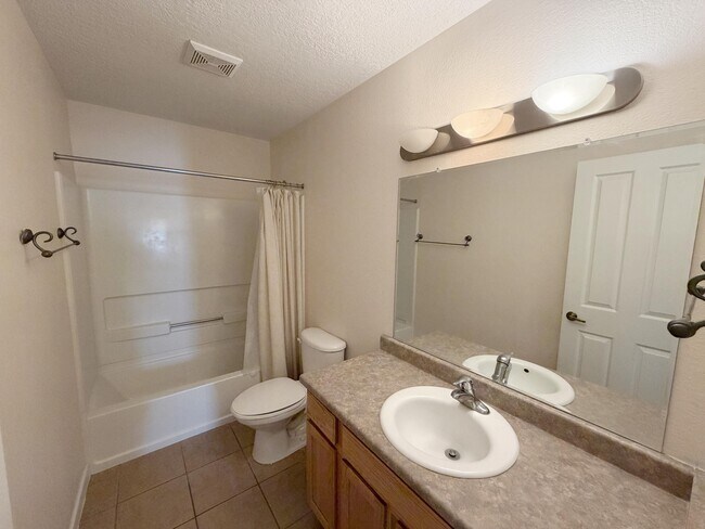 Building Photo - 6216 Calle Vizcaya NW