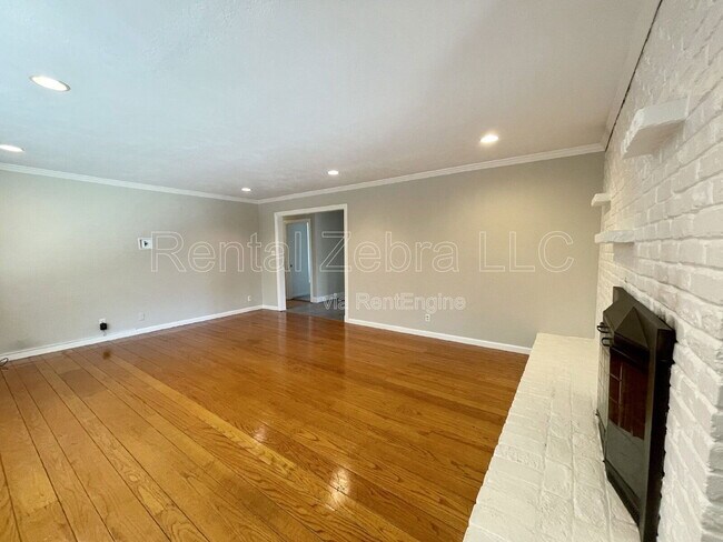 Building Photo - 626 Huntleigh Dr