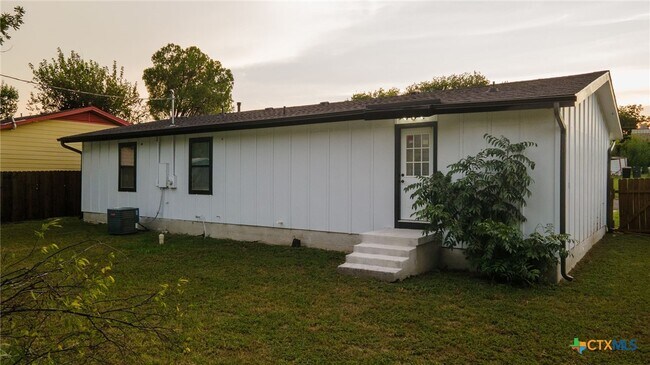 Building Photo - 805 S 32nd St