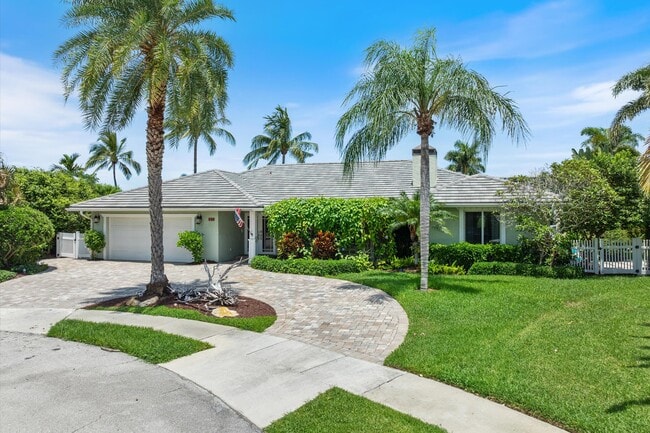 Building Photo - 830 NE Boca Bay Colony Dr