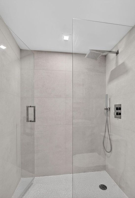 Building Photo - 7835 Lakeside Blvd