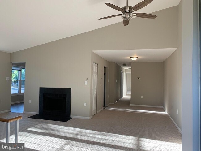 Building Photo - 7575 Belle Grae Dr