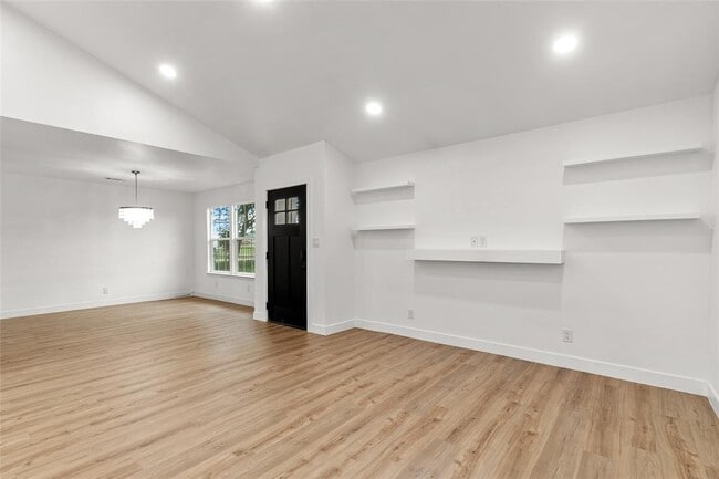 Building Photo - 409 Ave R