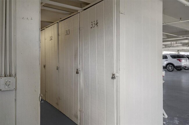 Building Photo - 8141 Aquila St