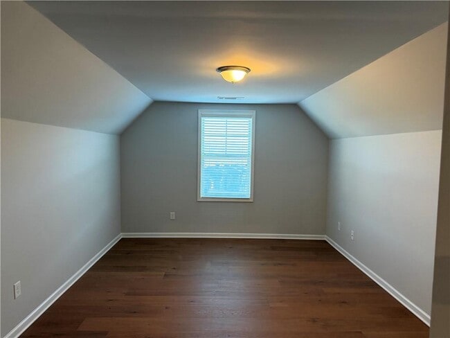 Building Photo - 7811 Silk Tree Pointe