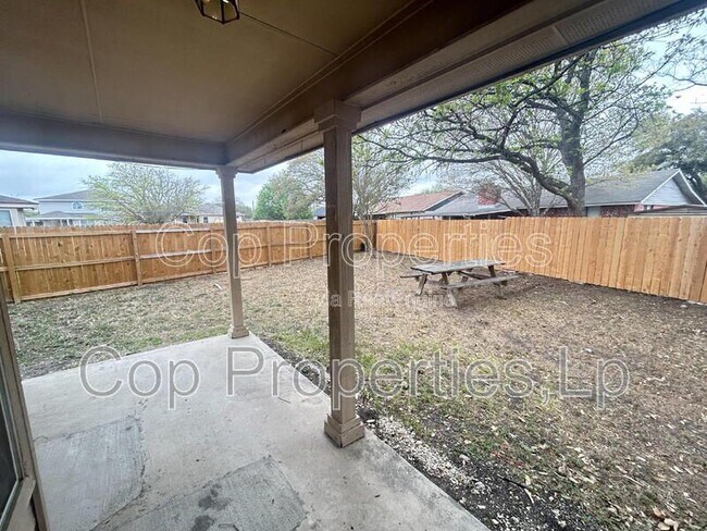 Building Photo - 307 Lucille