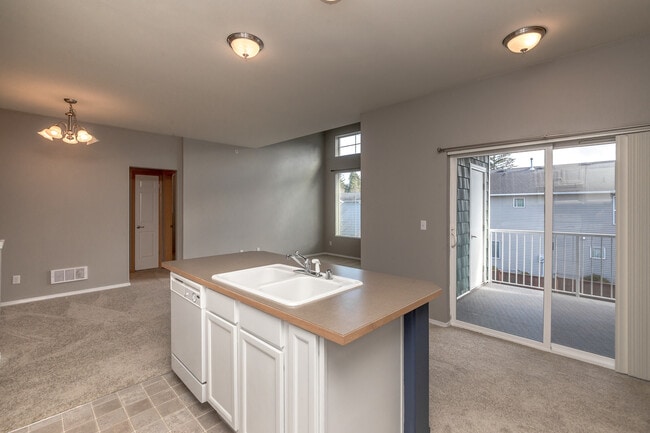 Building Photo - Low Maintenance Living 2 Bedroom Condo, Du...