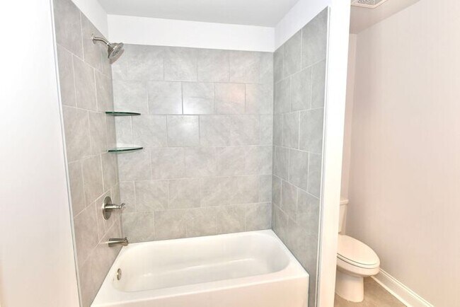 Building Photo - 229 Hellen Vly Dr