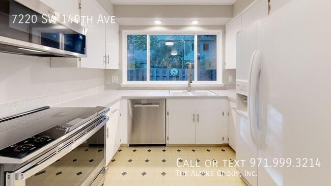 Building Photo - 7220 SW 140th Ave