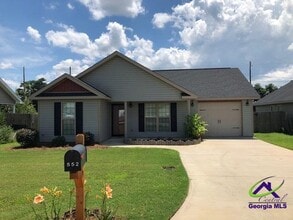 Building Photo - 552 Grand Ave