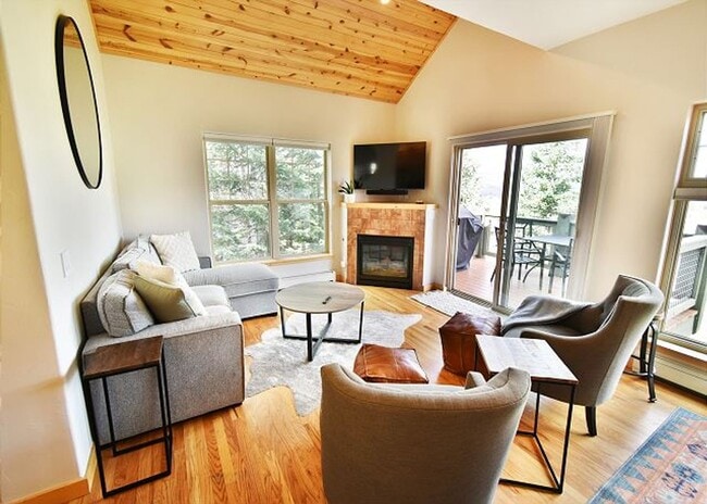 Building Photo - Summer Seasonal Rental- 734 Rocky Point Townhomes