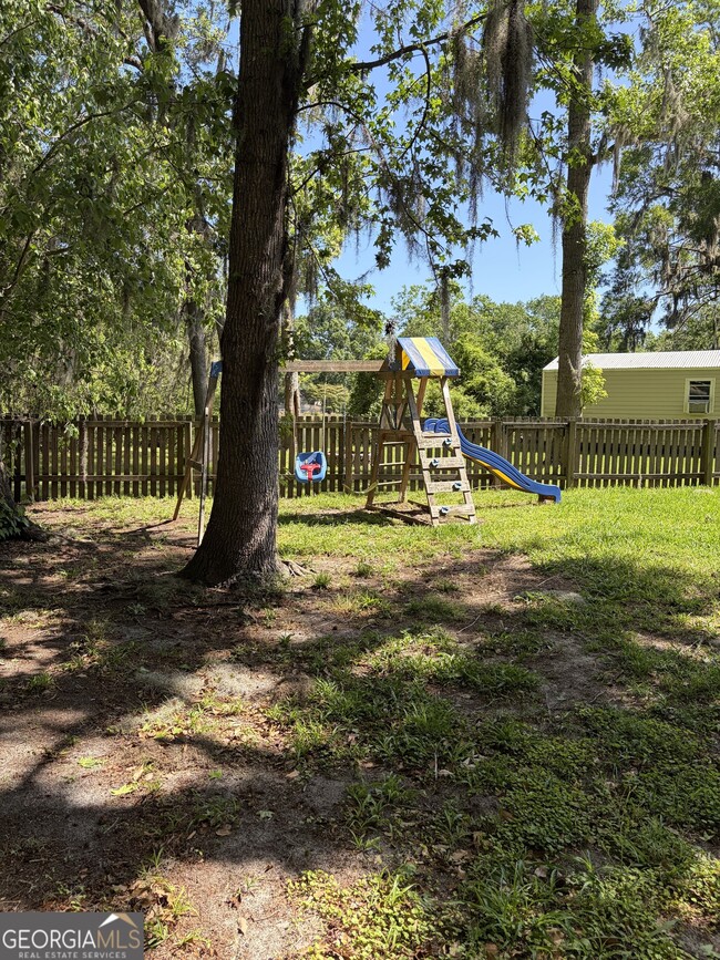 Building Photo - 121 Innerlake Ln