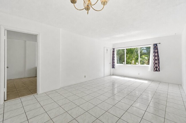 Building Photo - 1333 E Hallandale Beach Blvd