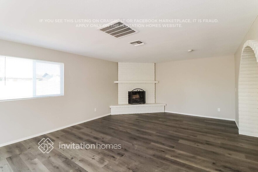 Building Photo - 1624 W Behrend Dr