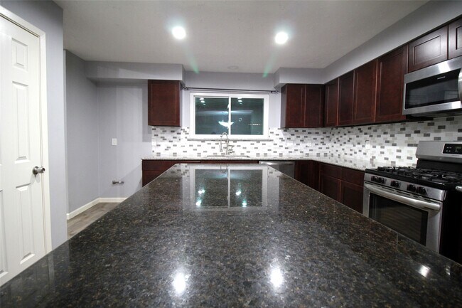 Building Photo - 20074 Crazy Horse Cir