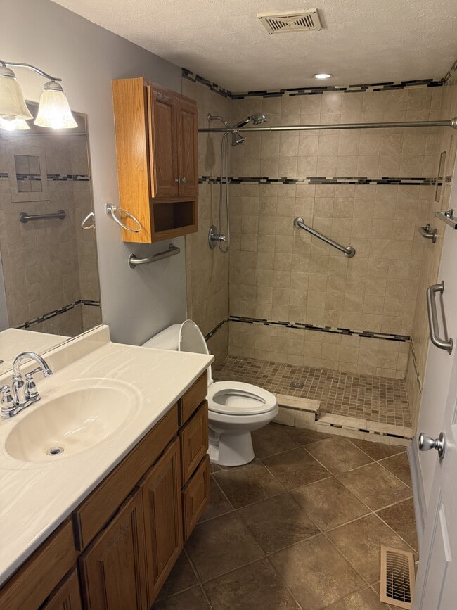 Building Photo - 602 Mitchell Dr