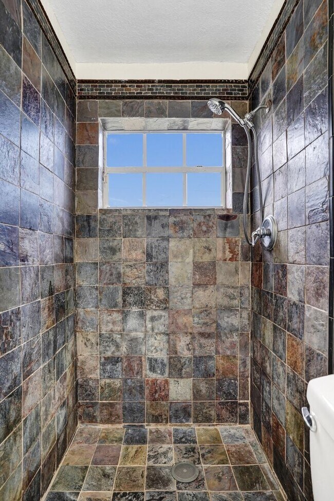 Building Photo - 4BR Corner Home (4th from FL Room) | No HOA | Large Fenced Yard | Move-In Ready