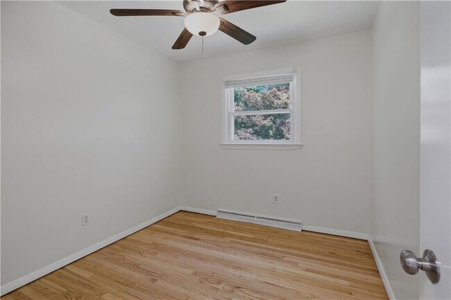 Building Photo - 117 Canonchet Dr