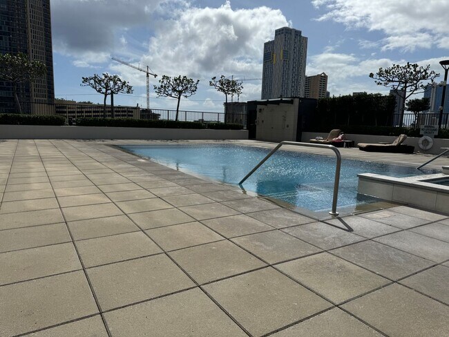 Building Photo - Pacifica Honolulu, 2 bdrm, 2 bath, 2 covered parking, just below the Penthouse
