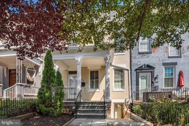 Building Photo - 431 Manor Pl NW