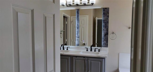 Building Photo - 309 Riverine Way