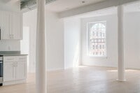 Building Photo - 155 River St