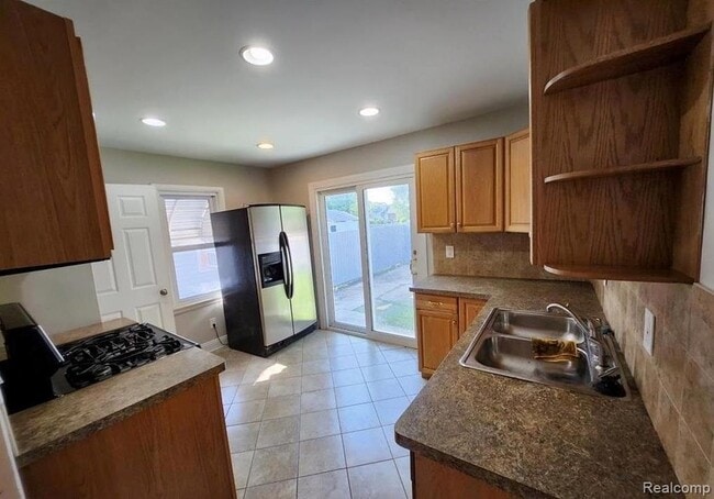 Building Photo - 1761 E Milton Ave