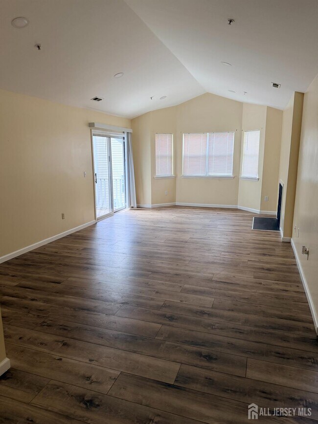 Building Photo - 343 Ventnor Ct