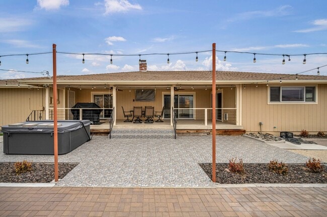 Building Photo - FULLY FURNISHED MOUNTAIN VIEW RETREAT with HOT TUB, RV PARKING & NO HOA