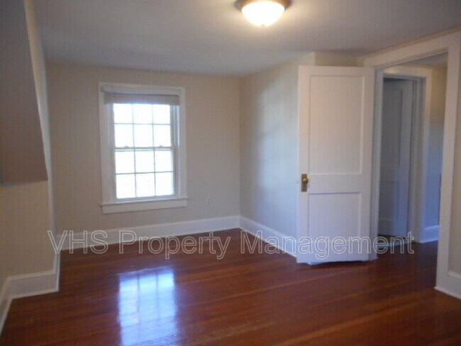 Building Photo - 815 Bright St