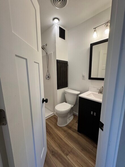 Guest house bathroom - 113 5th Ave W