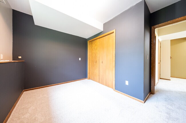 Building Photo - 4800 Orleans Ln N
