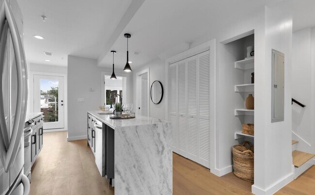 Primary Photo - 210 Varnum St NW