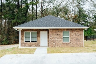 Building Photo - 3 bed 3 bath NEW CONSTRUCTION home available! NO HUD