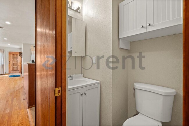 Building Photo - 232 Doyle Dr