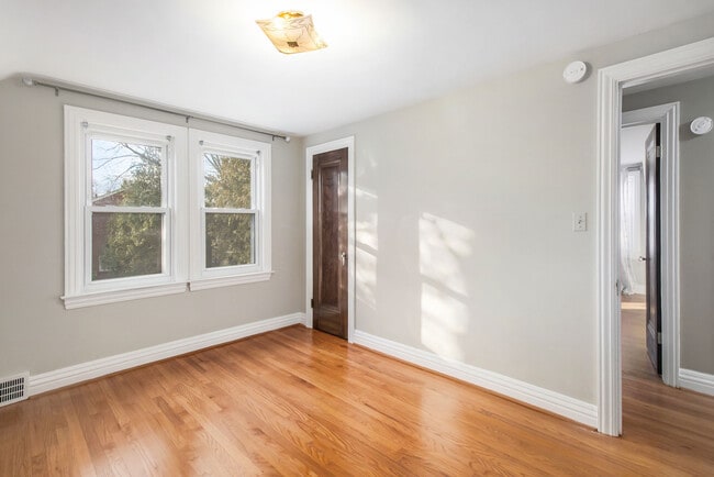 Building Photo - 5 Wenonah Dr