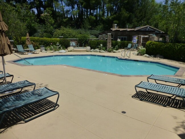 Building Photo - 2-Bedroom Townhome in Valencia's Cheyenne ...