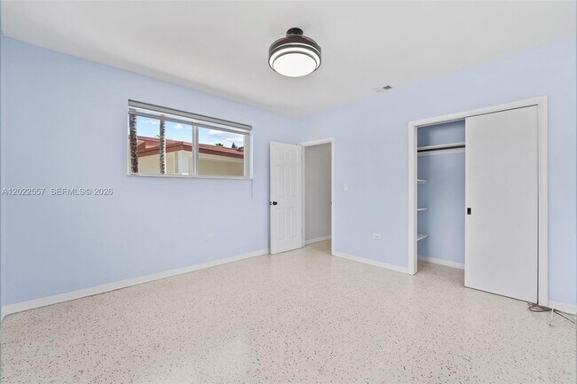 Building Photo - 8927 Carlyle Ave