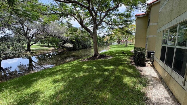 Building Photo - 663 Vista Isles Dr