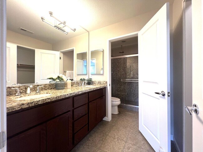 Building Photo - 460 Lindberg Cir