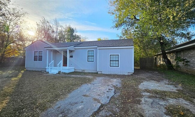 Building Photo - 4110 SE 11th St